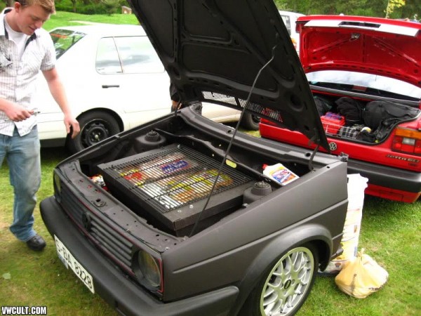 VW Golf Grill Table