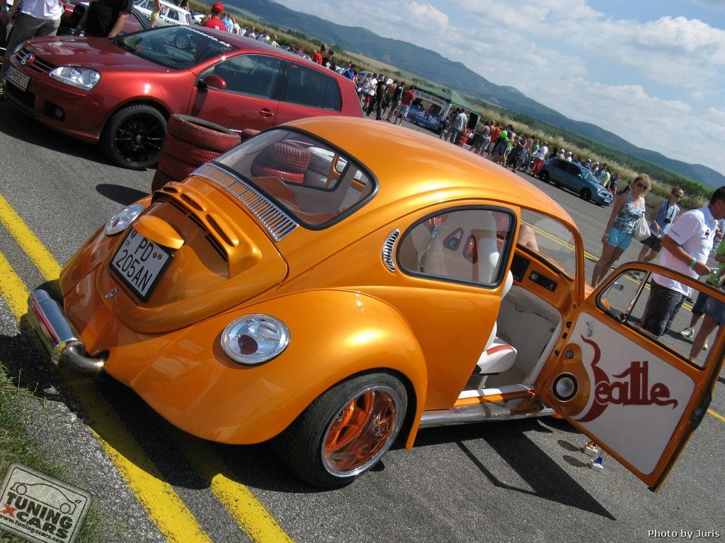Volkswagen Beetle orange