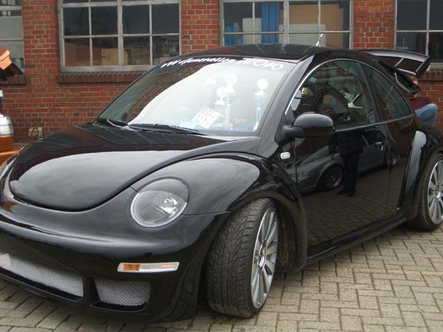 Volkswagen NewBeetle (schwarz)